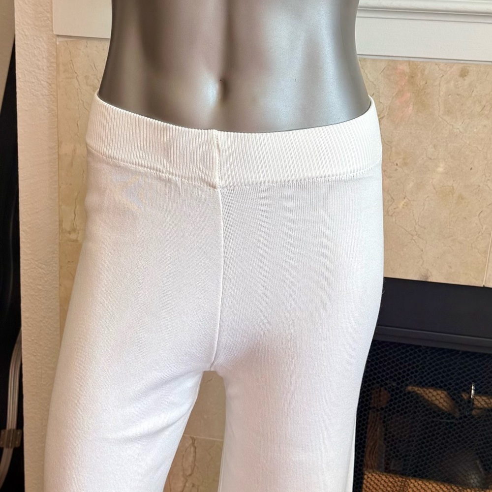 Chic White Ribbed Top - Picture 2 of 3